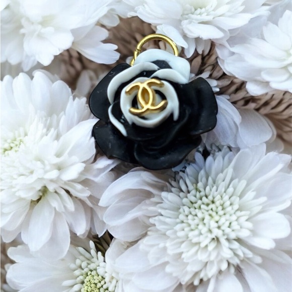 CHANEL Accessories - NWOT CHANEL Flower Charm